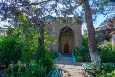 Azerbaycan 'daki Mardakan kalesinde güneşli bir gün.