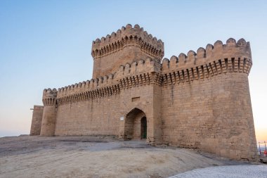 Azerbaycan 'daki Ramana kalesinde günbatımı