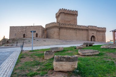 Azerbaycan 'daki Ramana kalesinde günbatımı