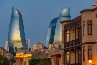 Azerbaycan 'ın Bakü kentindeki tarihi ve çağdaş mimarinin bir karışımı.