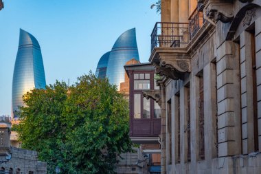 Azerbaycan 'ın Bakü kentindeki tarihi ve çağdaş mimarinin bir karışımı.