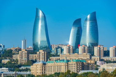 Bakü, Azerbaycan 'ın ufuk çizgisini oluşturan alev kuleleri
