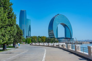 Bakü, Azerbaycan 'daki hilal binası.