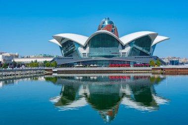 Azerbaycan, Bakü 'deki Deniz alışveriş merkezinde yaz günü