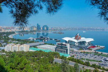 Azerbaycan 'da güneşli bir günde Bakü manzarası