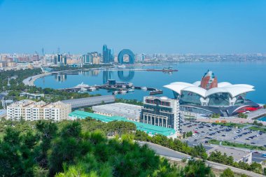 Azerbaycan 'da güneşli bir günde Bakü manzarası