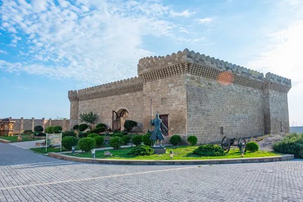 Azerbaycan 'daki Kale' de yaz günü
