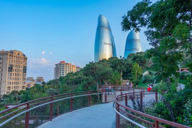 Bakü, Azerbaycan 'daki Chemberekend parkından alev kuleleri