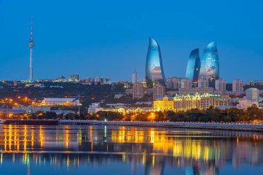 Azerbaycan 'daki Bakü' nün gündoğumu manzarası