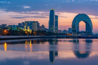 Gün doğumu Bakü, Azerbaycan 'da.