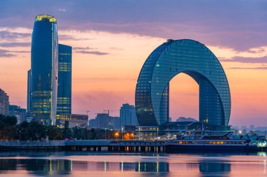 Gün doğumu Bakü, Azerbaycan 'da.