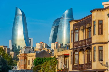 Azerbaycan 'ın Bakü kentindeki tarihi ve çağdaş mimarinin bir karışımı.