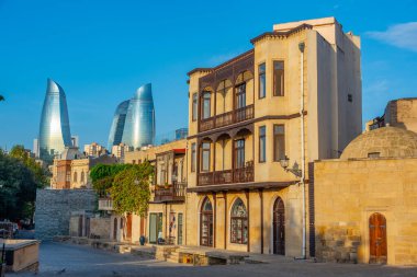 Azerbaycan 'ın Bakü kentindeki tarihi ve çağdaş mimarinin bir karışımı.