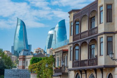 Azerbaycan 'ın Bakü kentindeki tarihi ve çağdaş mimarinin bir karışımı.