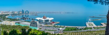 Azerbaycan 'da güneşli bir günde Bakü manzarası