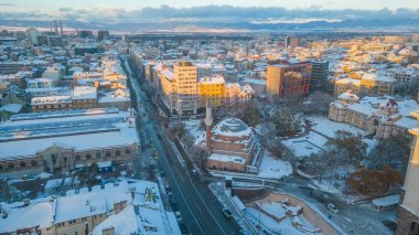 Bulgaristan 'ın Sofya kentindeki Banya Başhi camisinin kış manzarası