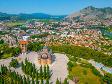 Bosna kenti Trebinje ve Hercegovacka Gracanica Tapınağının Panorama manzarası