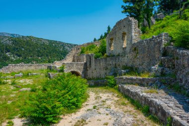 Bosna-Hersek 'in eski Stolac kasabasının manzarası