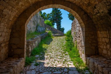 Bosna-Hersek 'in eski Stolac kasabasının manzarası