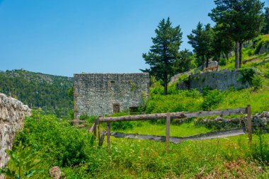Bosna-Hersek 'in eski Stolac kasabasının manzarası