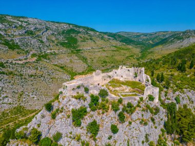 Bosna-Hersek 'teki Blagaj kalesinin manzarası