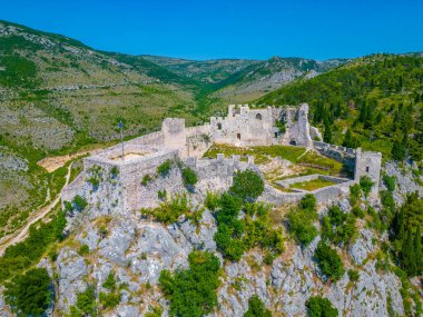 Bosna-Hersek 'teki Blagaj kalesinin manzarası