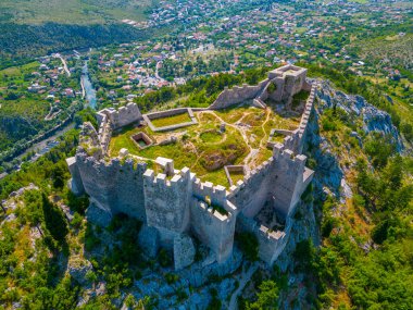 Bosna-Hersek 'teki Blagaj kalesinin manzarası