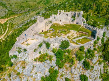 Bosna-Hersek 'teki Blagaj kalesinin manzarası