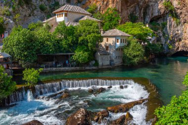 Blagaj Tekke - Bosna-Hersek 'teki su kıyısındaki uçurumlara inşa edilen tarihi Sufi manastırı