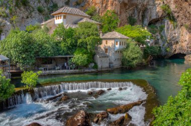 Blagaj Tekke - Bosna-Hersek 'teki su kıyısındaki uçurumlara inşa edilen tarihi Sufi manastırı