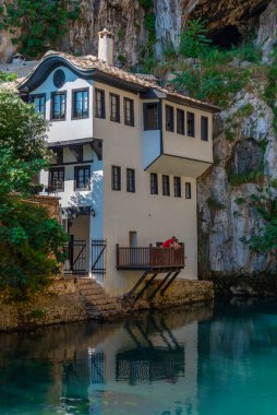 Blagaj Tekke - Bosna-Hersek 'teki su kıyısındaki uçurumlara inşa edilen tarihi Sufi manastırı