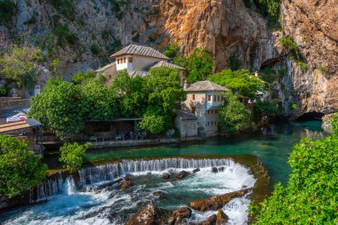 Blagaj Tekke - Bosna-Hersek 'teki su kıyısındaki uçurumlara inşa edilen tarihi Sufi manastırı
