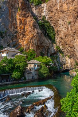 Blagaj Tekke - Bosna-Hersek 'teki su kıyısındaki uçurumlara inşa edilen tarihi Sufi manastırı