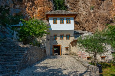 Blagaj Tekke - Bosna-Hersek 'teki su kıyısındaki uçurumlara inşa edilen tarihi Sufi manastırı