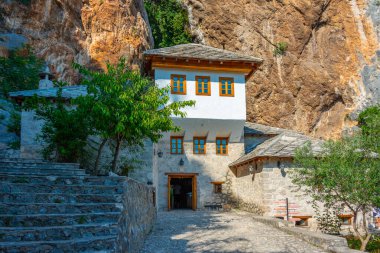 Blagaj Tekke - Bosna-Hersek 'teki su kıyısındaki uçurumlara inşa edilen tarihi Sufi manastırı