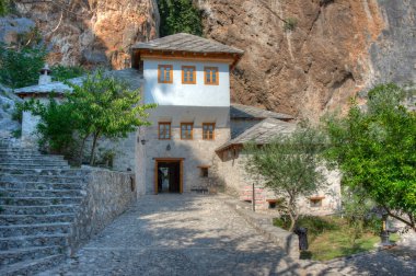 Blagaj Tekke - Bosna-Hersek 'teki su kıyısındaki uçurumlara inşa edilen tarihi Sufi manastırı