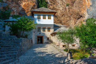 Blagaj Tekke - Bosna-Hersek 'teki su kıyısındaki uçurumlara inşa edilen tarihi Sufi manastırı