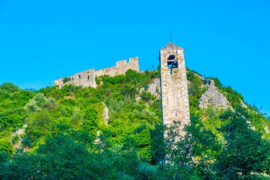Bosna-Hersek 'teki Pocitelj köyünün gün batımı manzarası