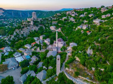 Bosna-Hersek 'teki Pocitelj köyünün günbatımı manzarası