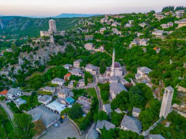 Bosna-Hersek 'teki Pocitelj köyünün günbatımı manzarası