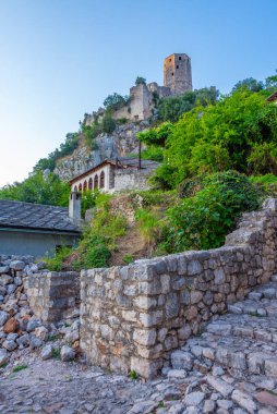 Bosna-Hersek 'teki Pocitelj köyünün gün batımı manzarası
