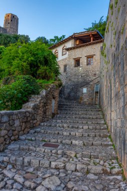 Bosna-Hersek 'teki Pocitelj köyünün gün batımı manzarası