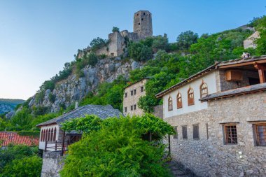 Bosna-Hersek 'teki Pocitelj köyünün gün batımı manzarası