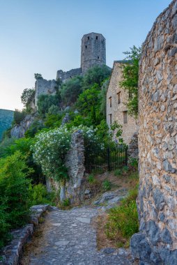 Bosna-Hersek 'teki Pocitelj köyünün gün batımı manzarası