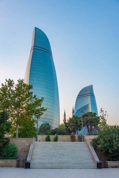 Вид на огненные башни в Баку, Азербайджан
