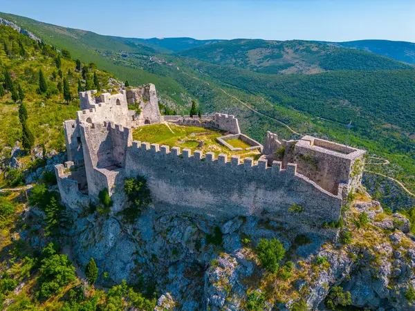 Bosna-Hersek 'teki Blagaj kalesinin manzarası