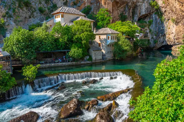 Blagaj Tekke - Bosna-Hersek 'teki su kıyısındaki uçurumlara inşa edilen tarihi Sufi manastırı
