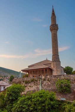 Bosna-Hersek 'in eski Mostar kentinde bir cami manzarası