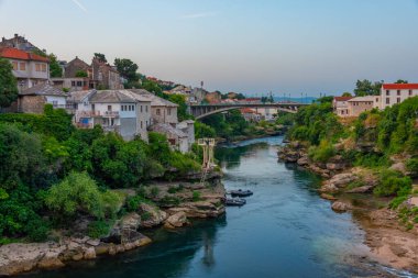 Bosna-Hersek 'in eski Mostar kentinin gündoğumu manzarası