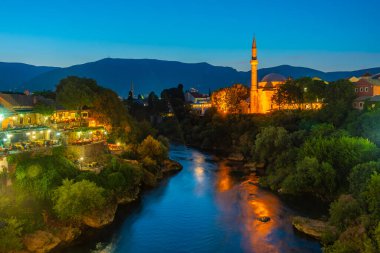 Bosna-Hersek 'in Mostar kentindeki Koski Mehmed Paşa camisinin gün batımı manzarası